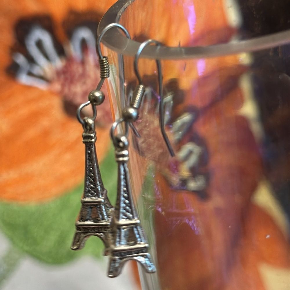 EIFFEL TOWER EARRINGS DANGLE COLUMN PIERCED UNIQUE WORLD FRENCH TRAVELER MINI - Picture 3 of 9
